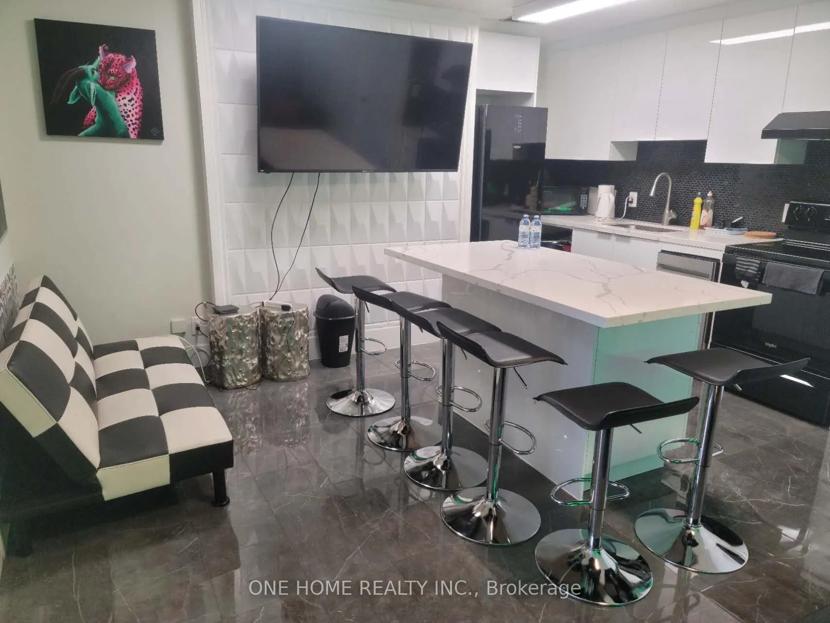 405 Dundas Street W #301
