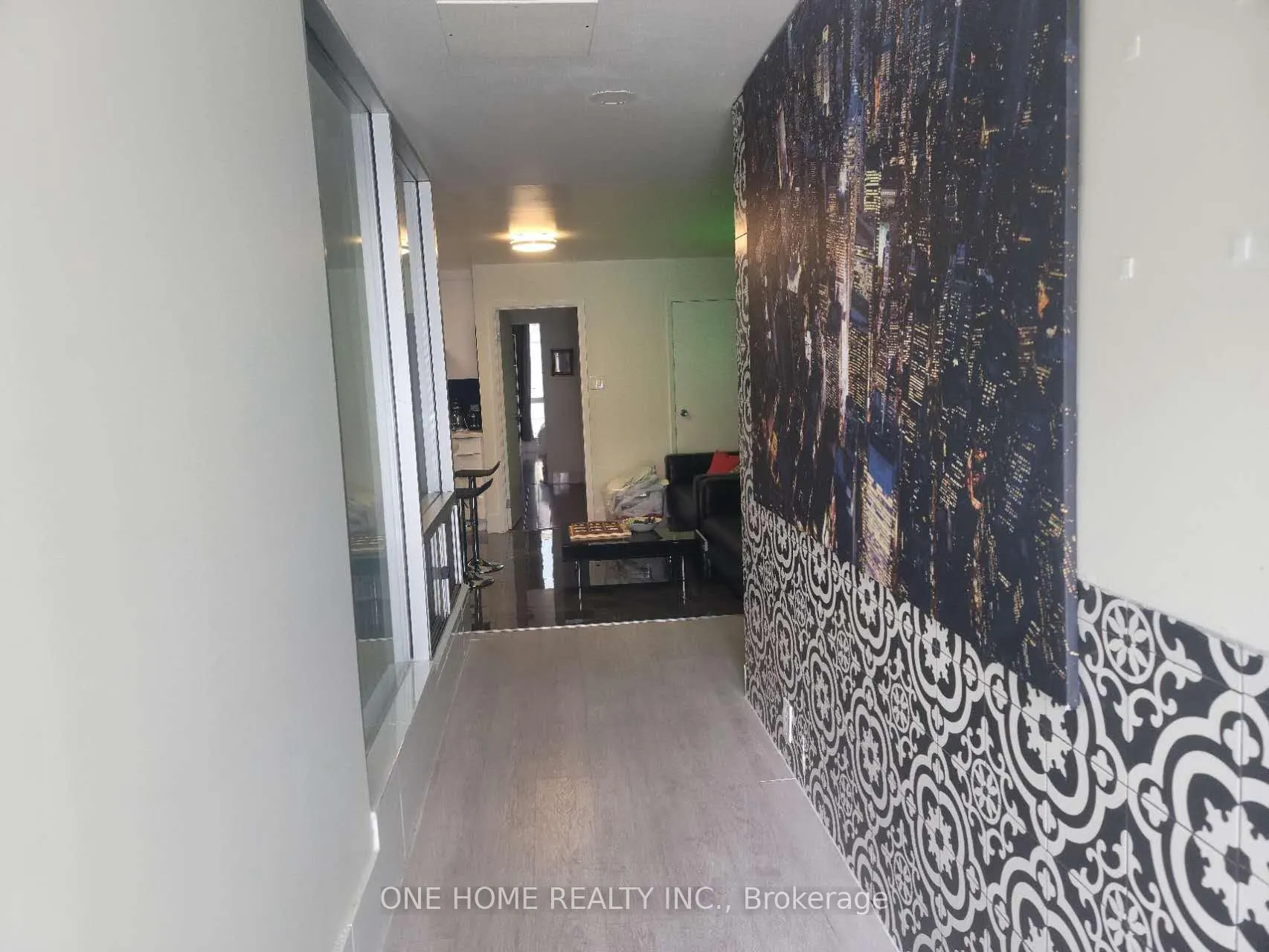 405 Dundas Street W #301