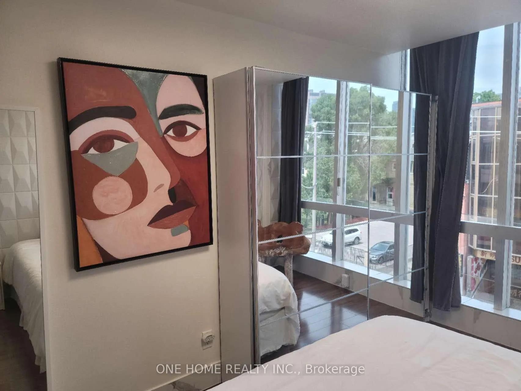405 Dundas Street W #301