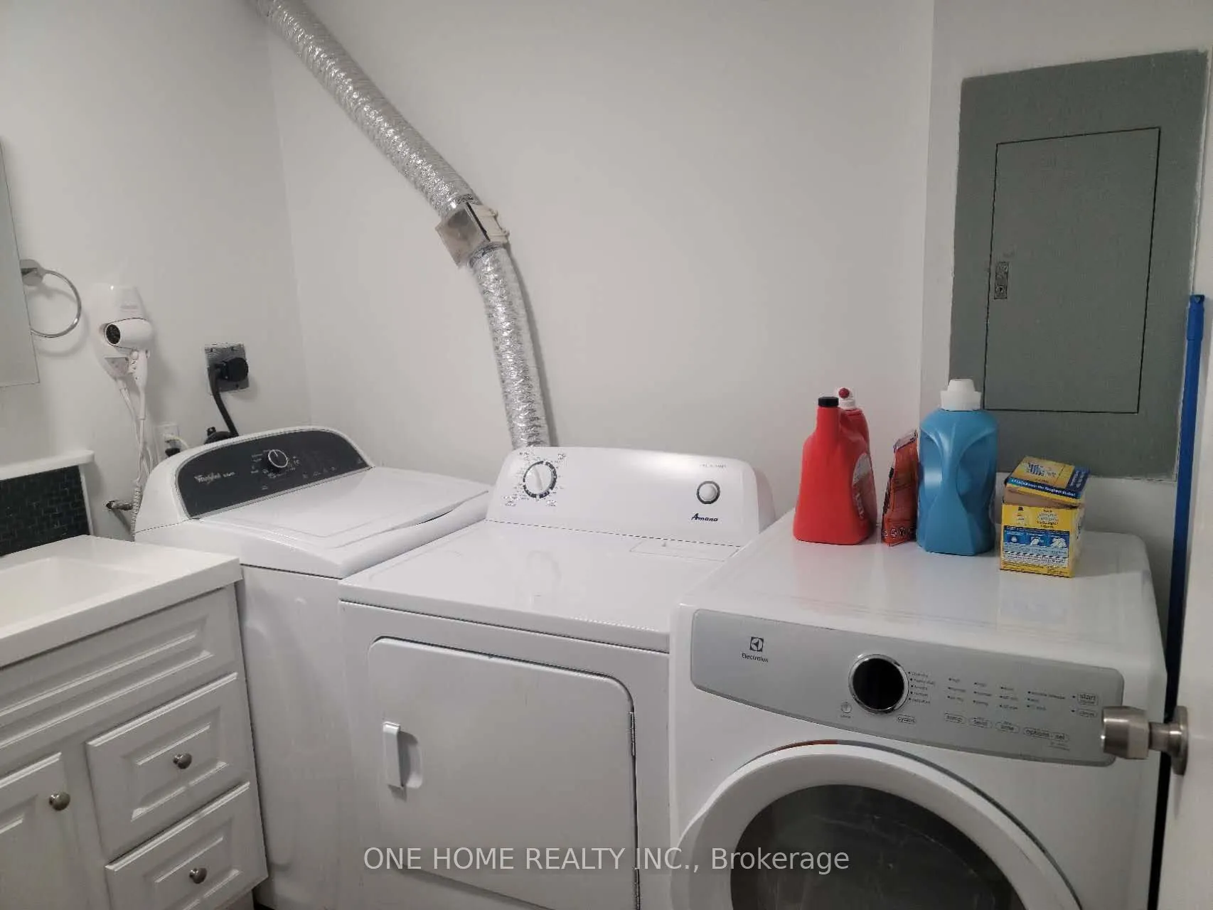 405 Dundas Street W #301