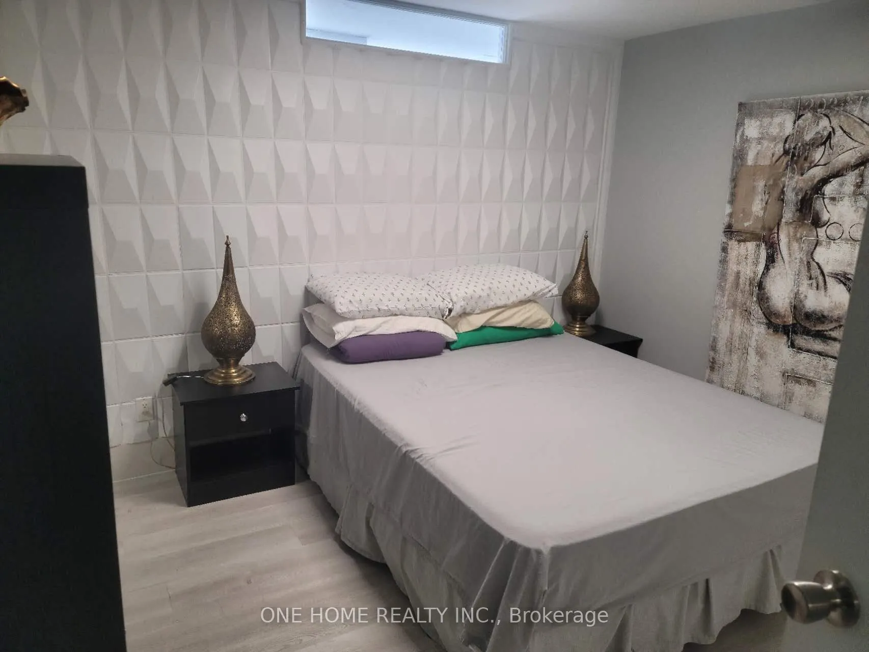 405 Dundas Street W #301