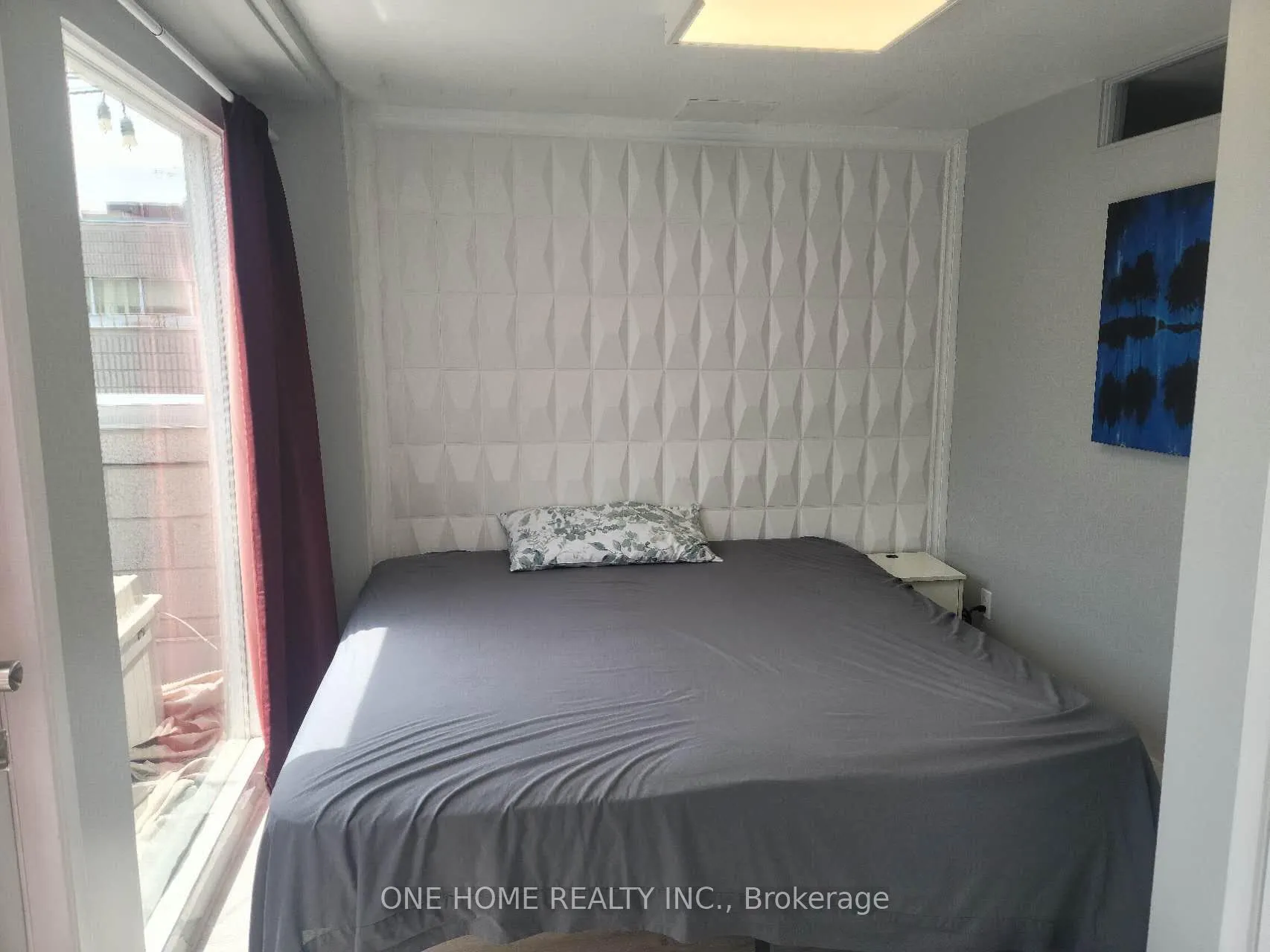 405 Dundas Street W #301