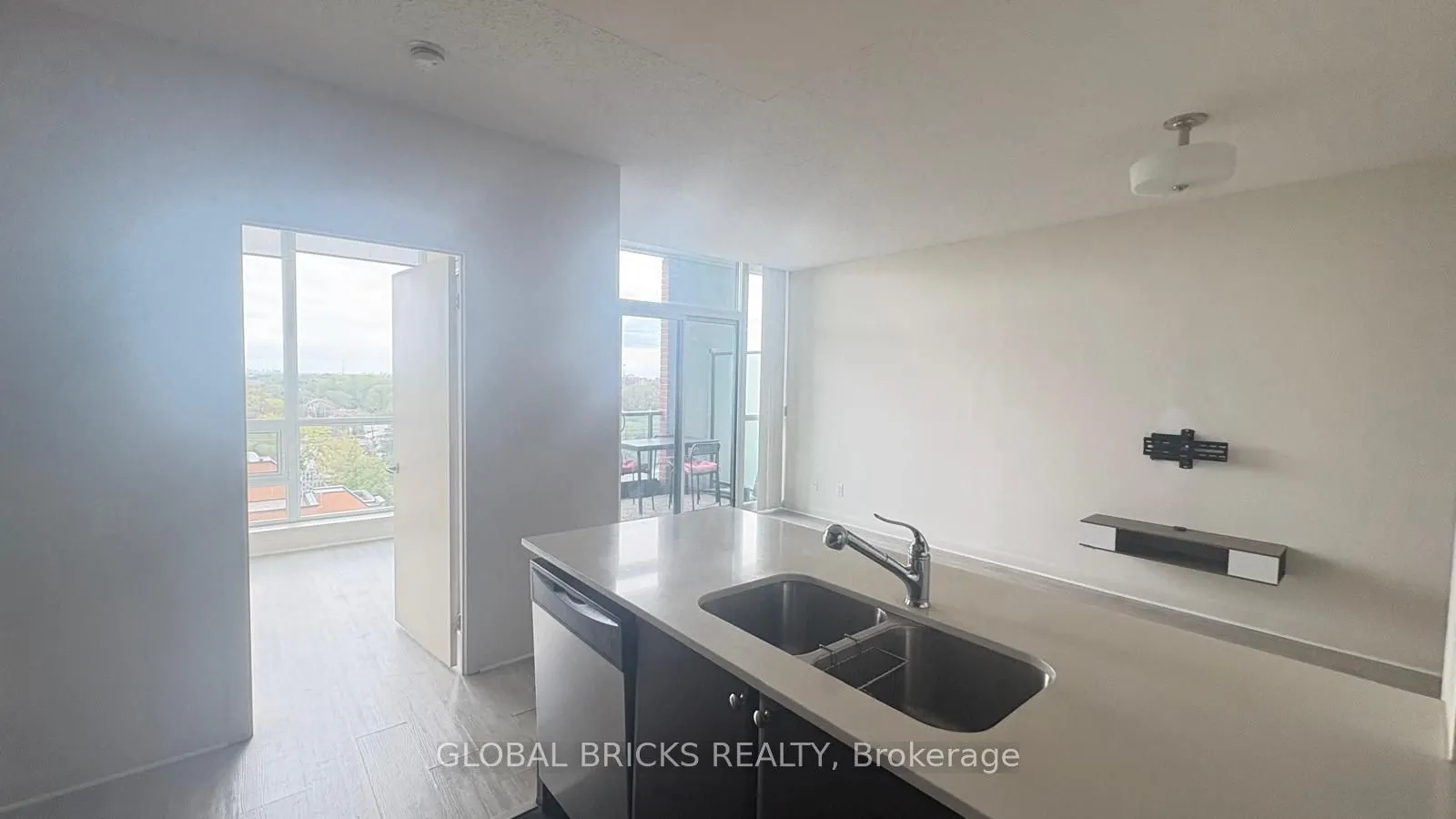 525 Wilson Avenue #911