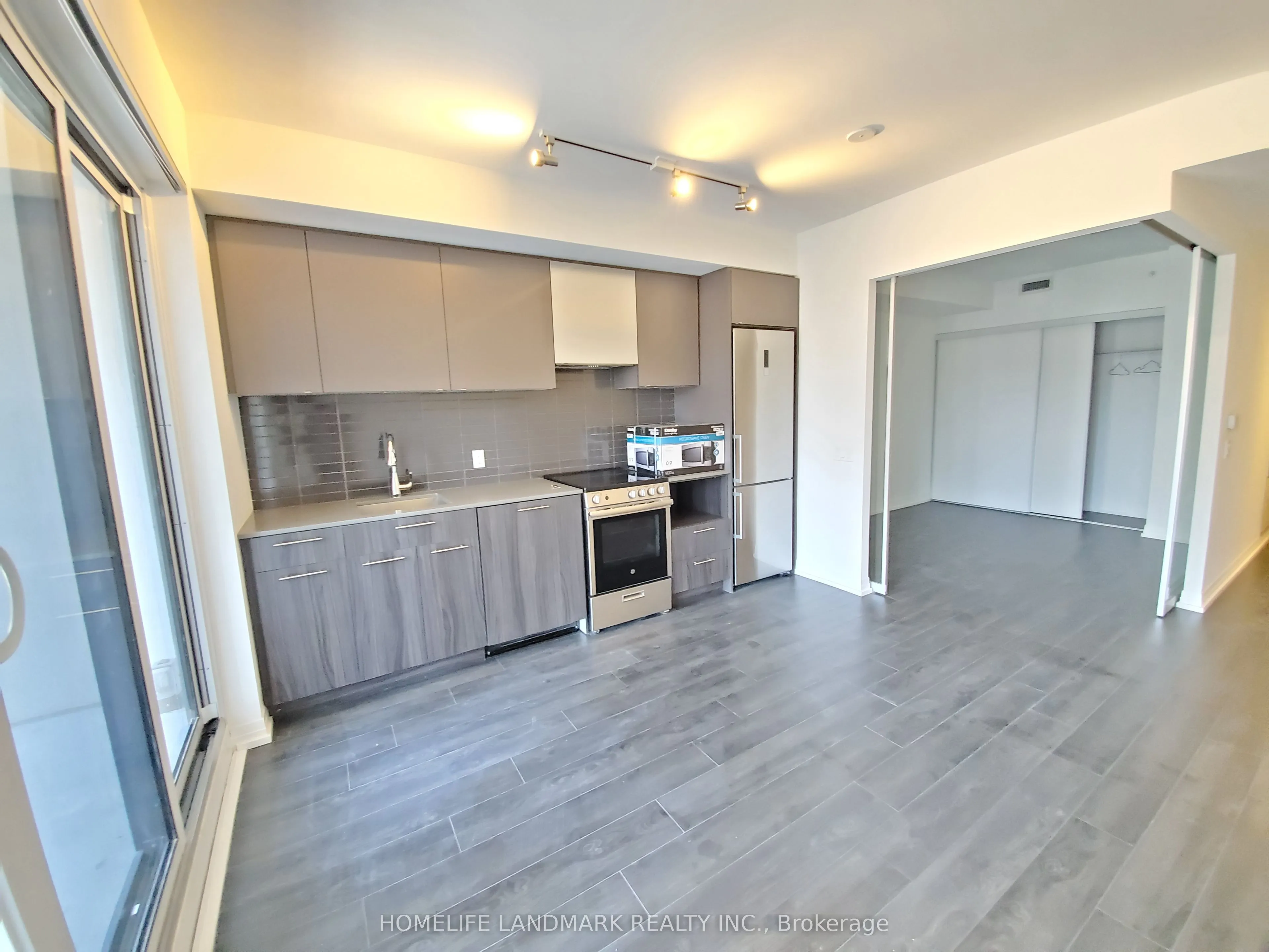 251 Jarvis Street #734