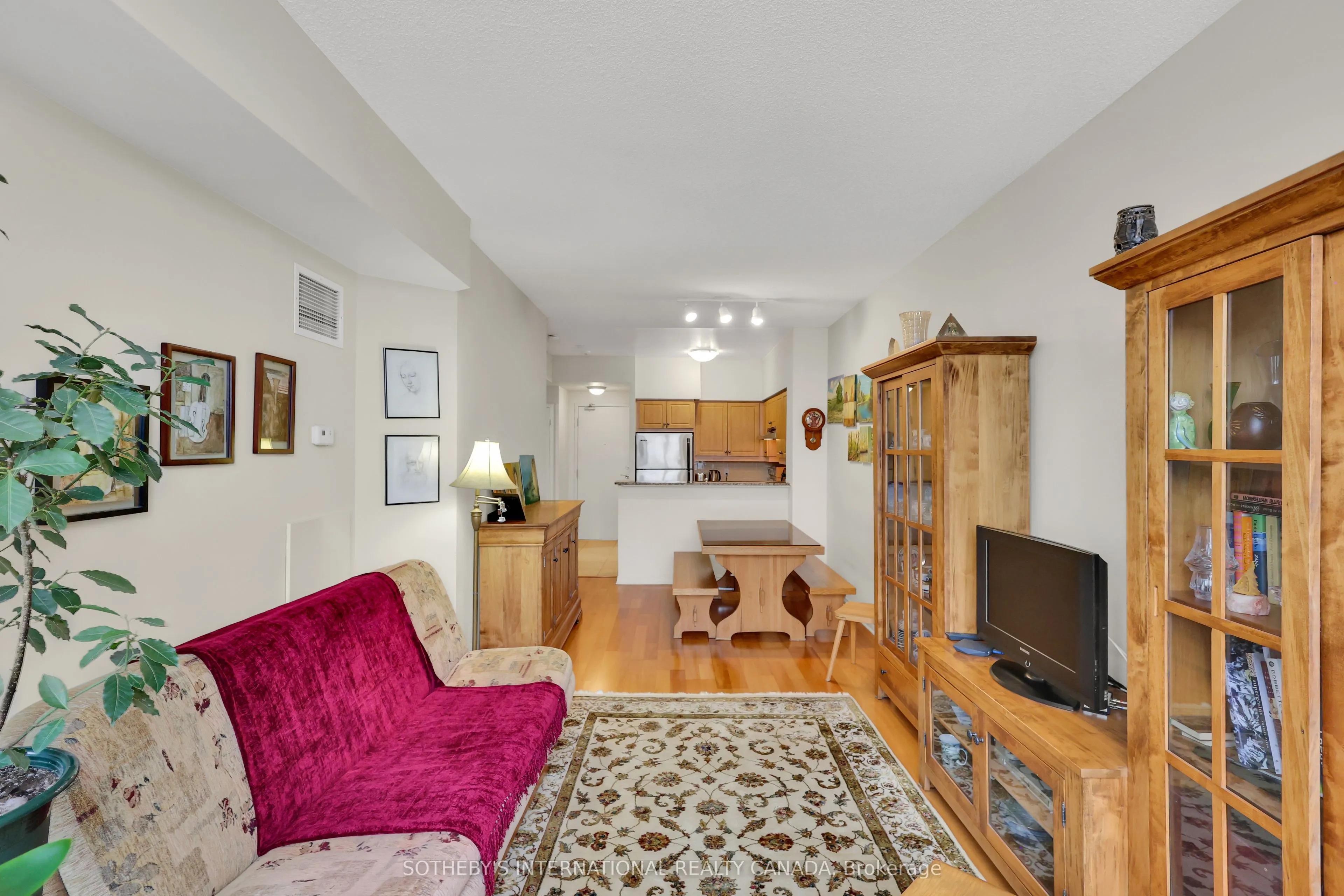 481 Rosewell Avenue #407