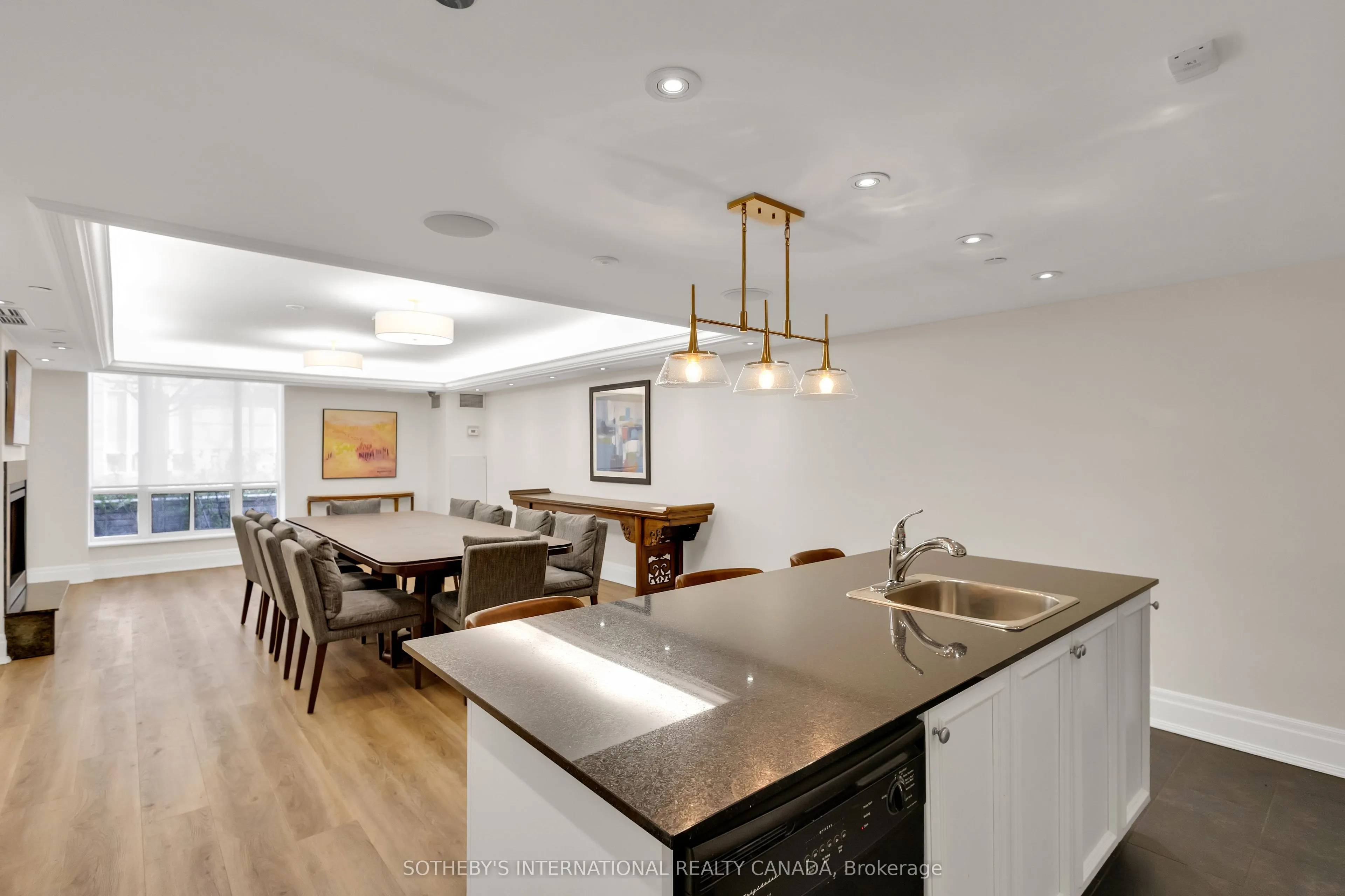 481 Rosewell Avenue #407