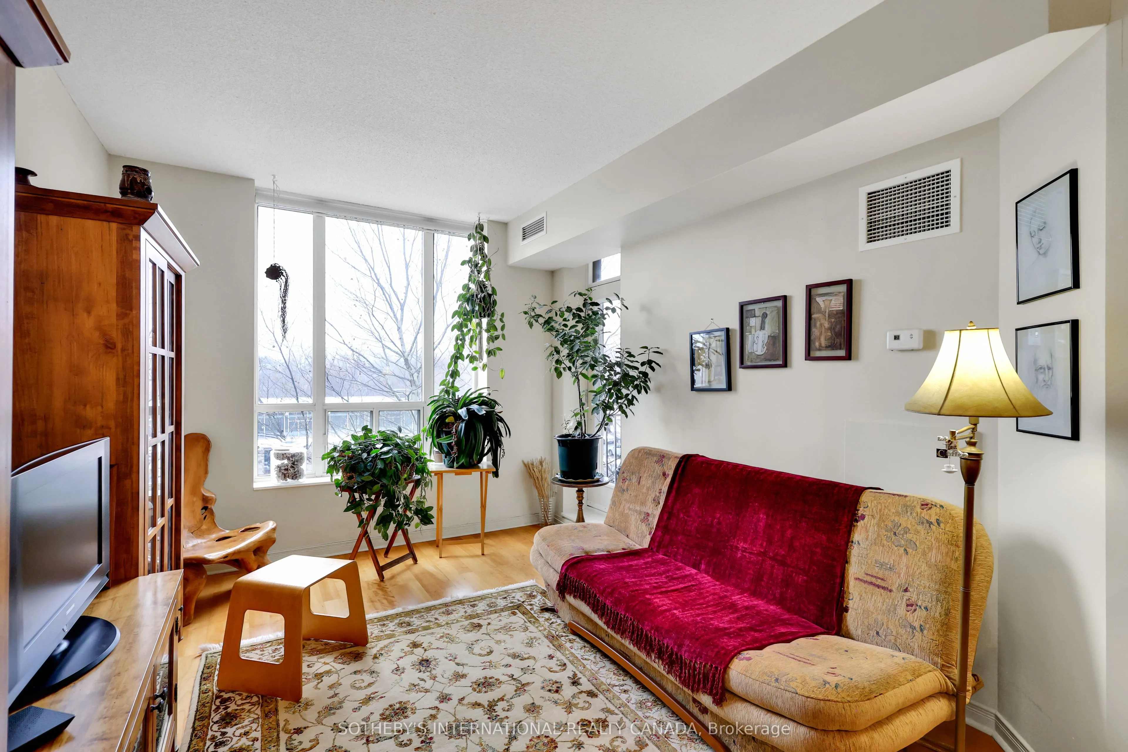 481 Rosewell Avenue #407