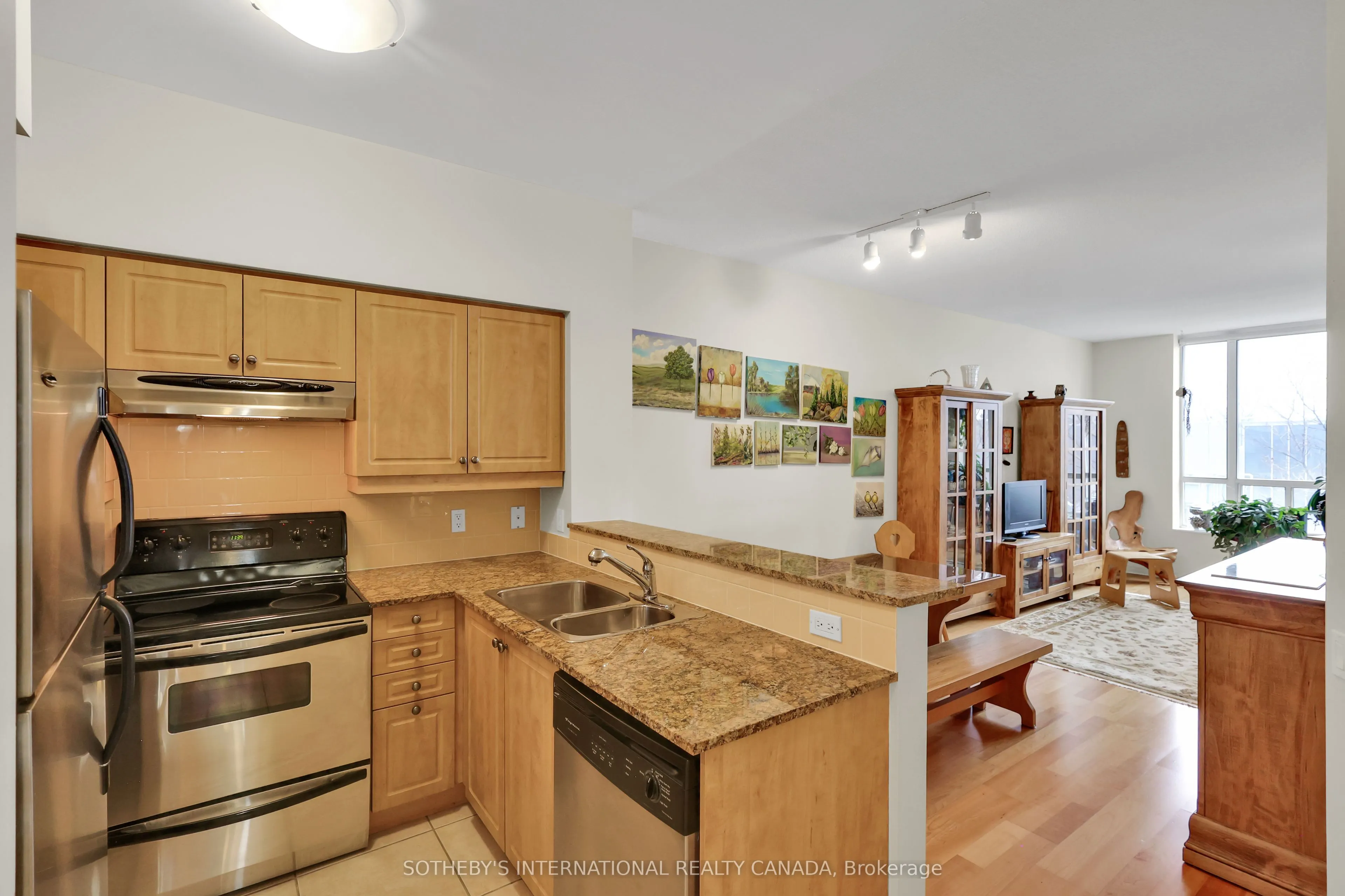 481 Rosewell Avenue #407