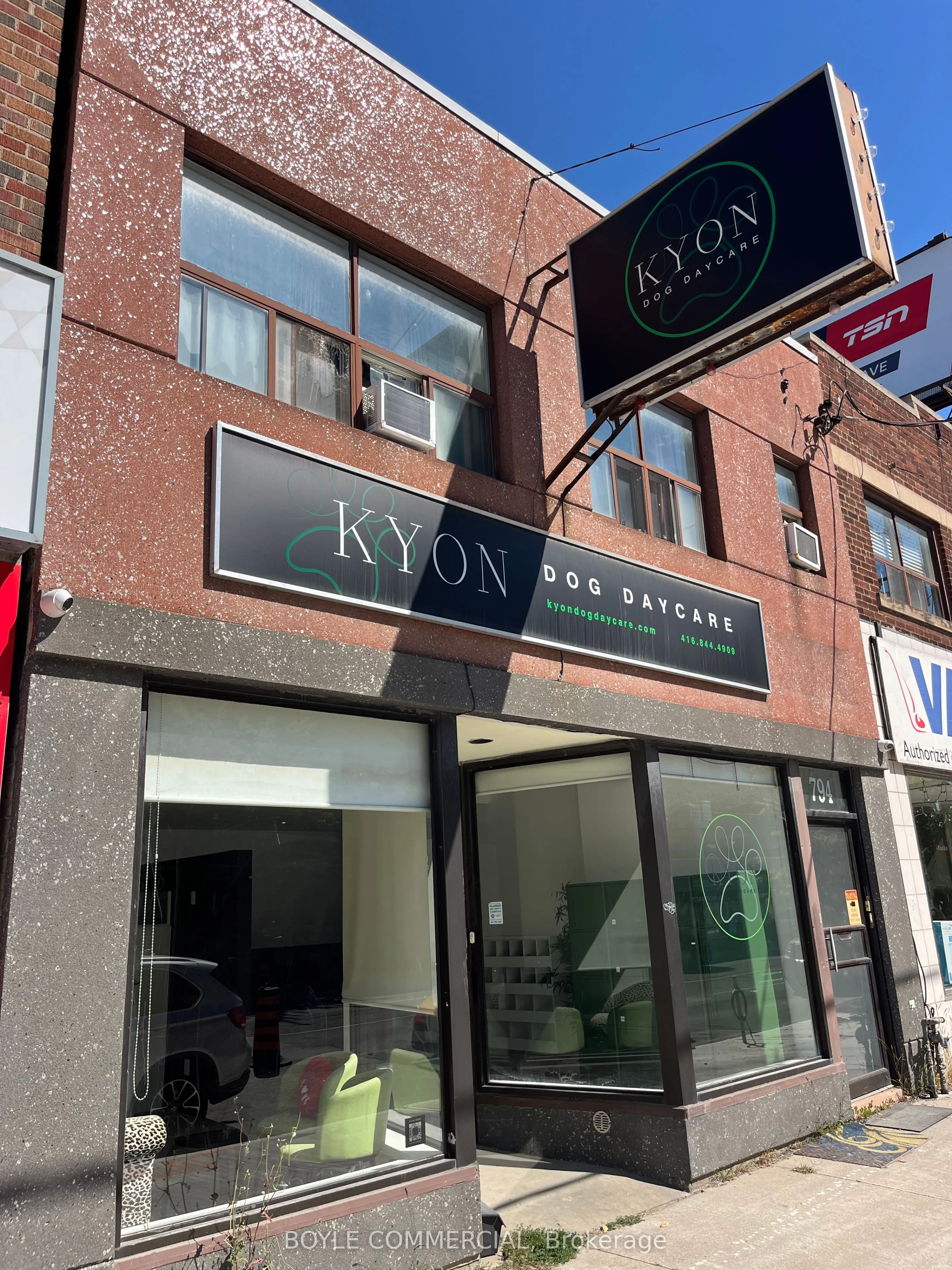 792-794 Eglinton Avenue