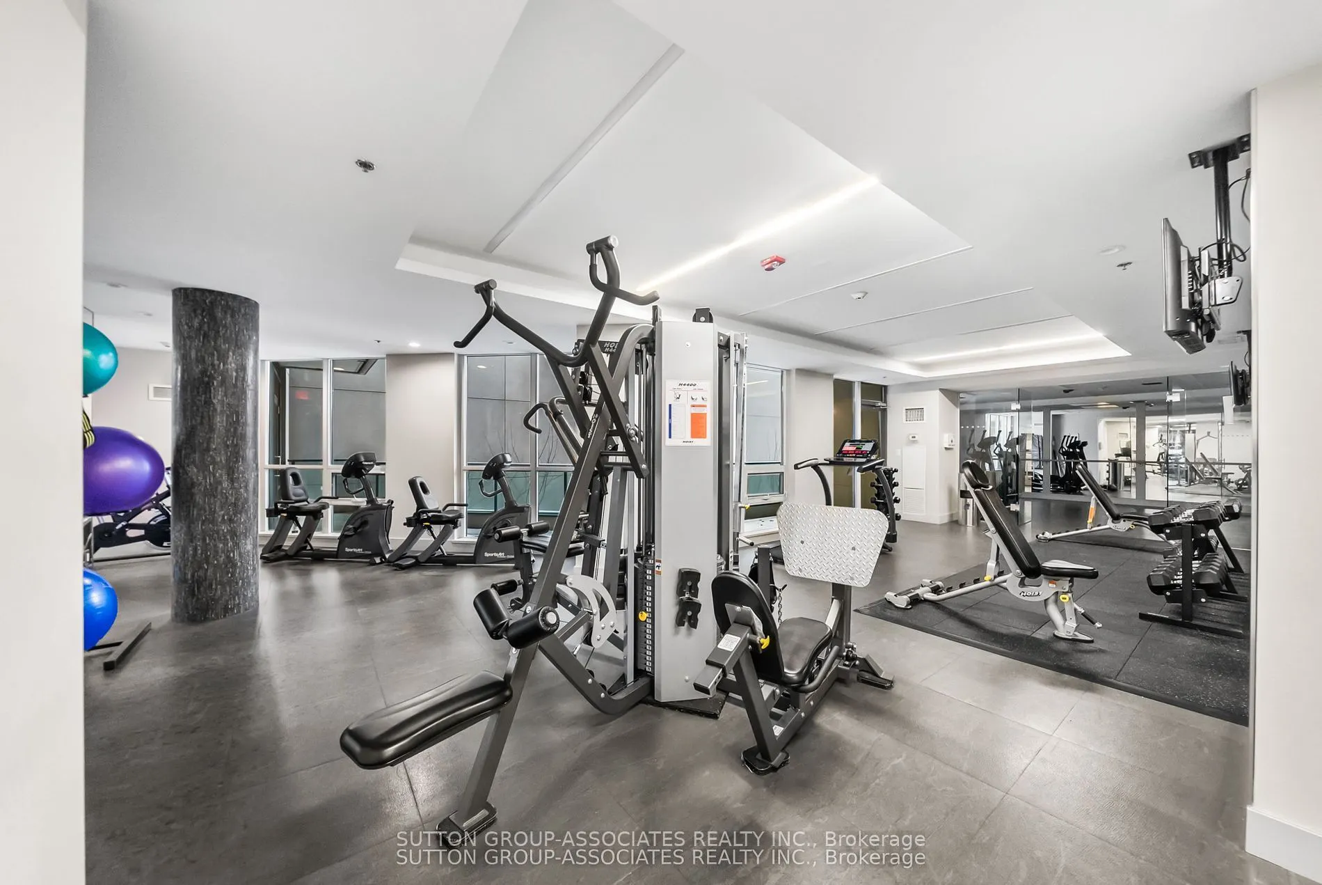 377 Madison Avenue #502