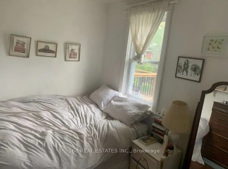 574 Palmerston Avenue #2 nd Floor