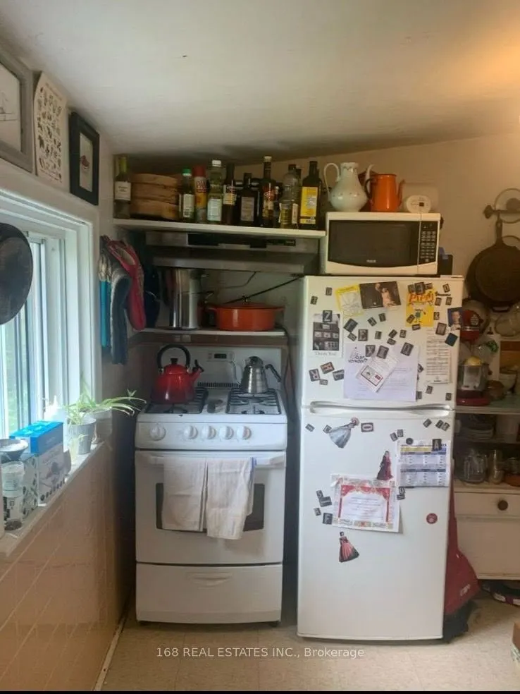 574 Palmerston Avenue #2 nd Floor