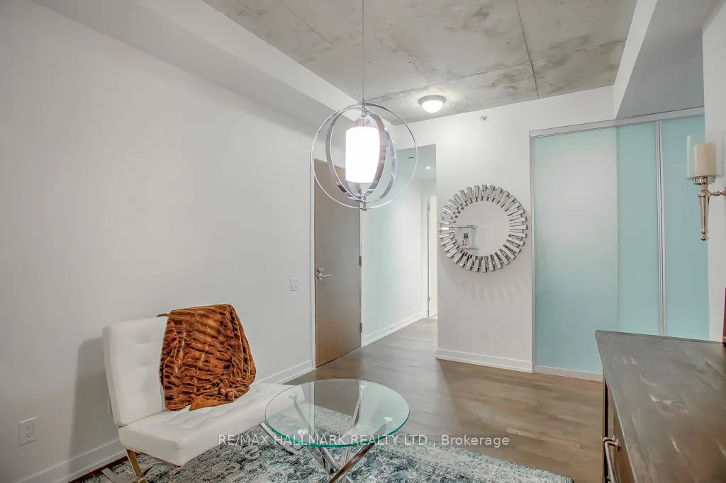 560 King Street W #419