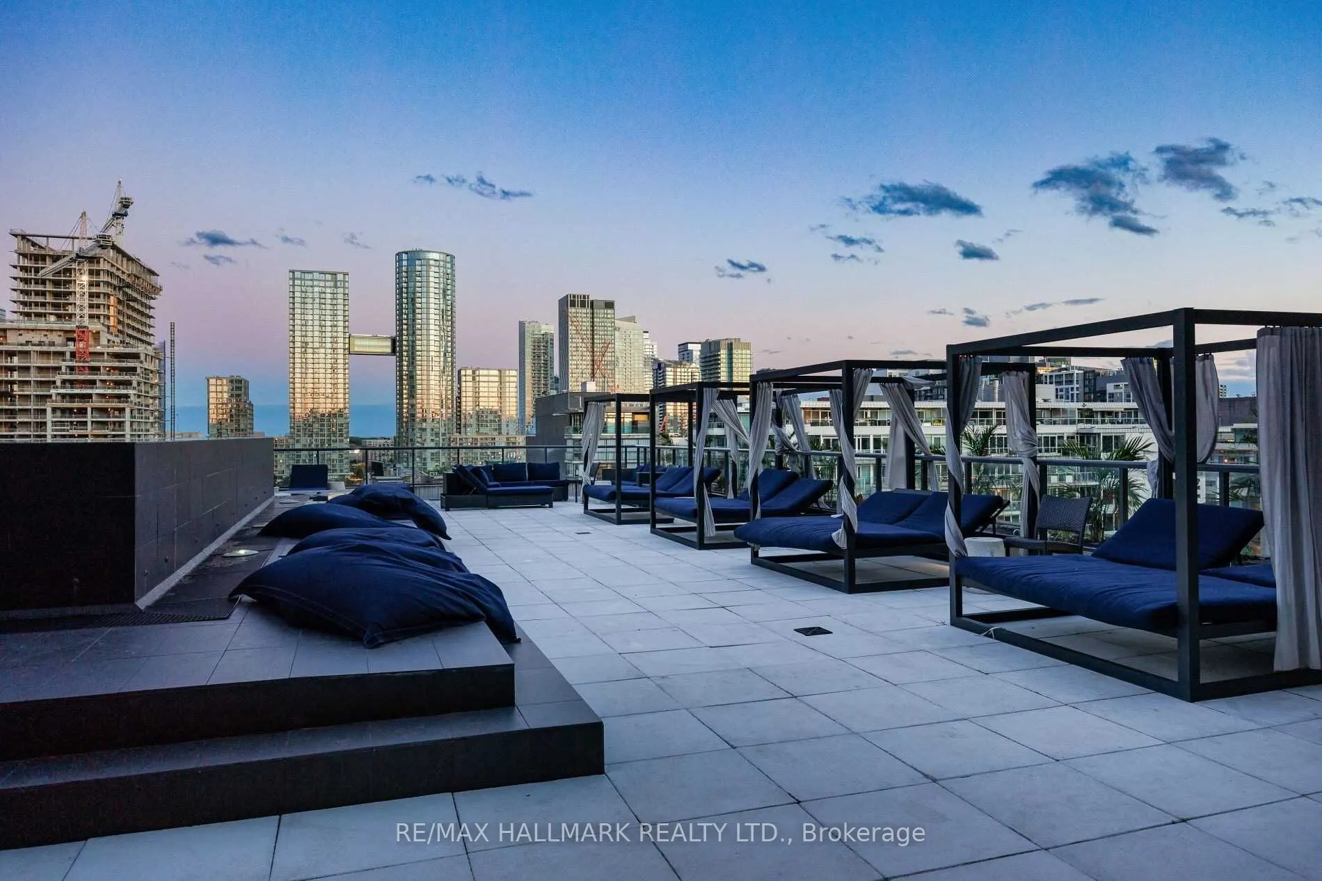 560 King Street W #419