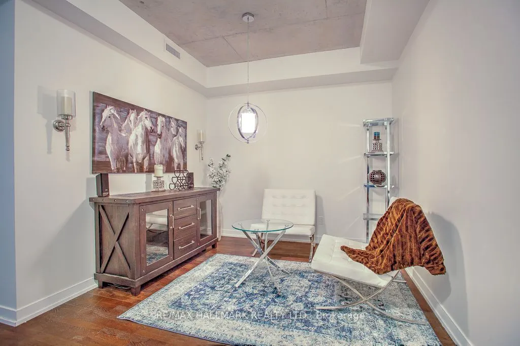 560 King Street W #419