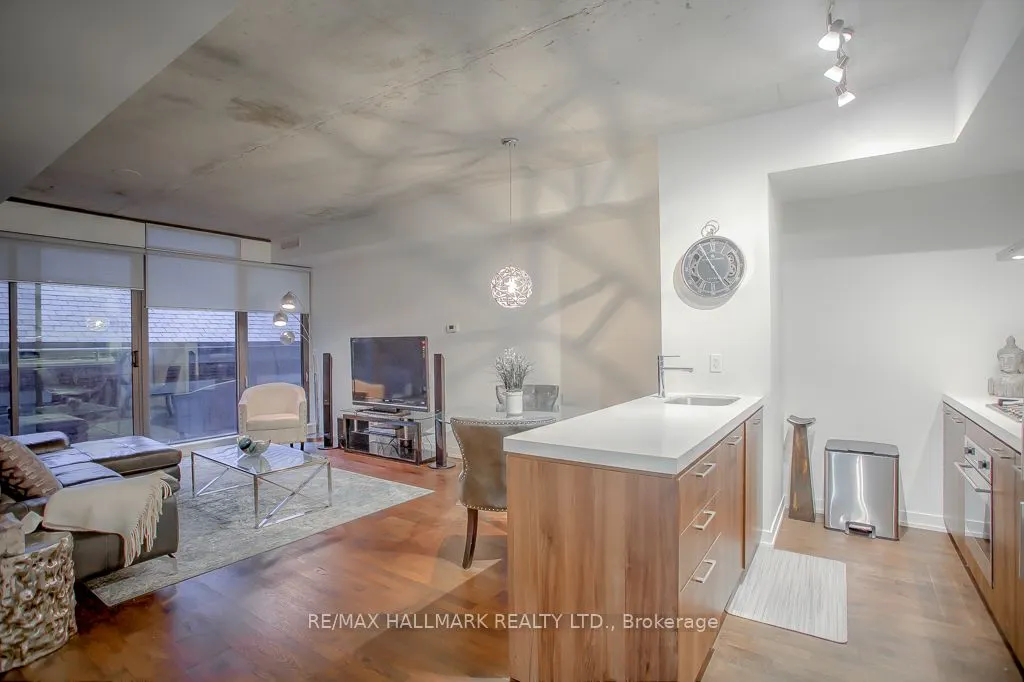 560 King Street W #419