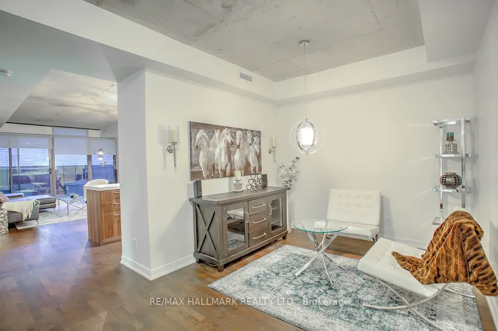 560 King Street W #419