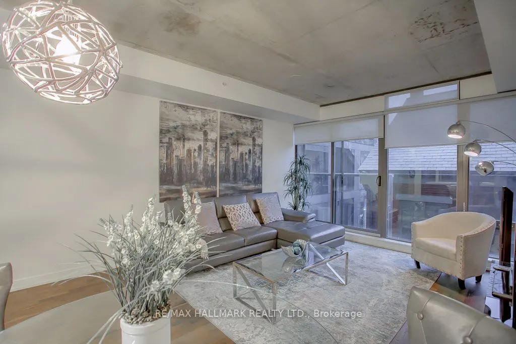 560 King Street W #419