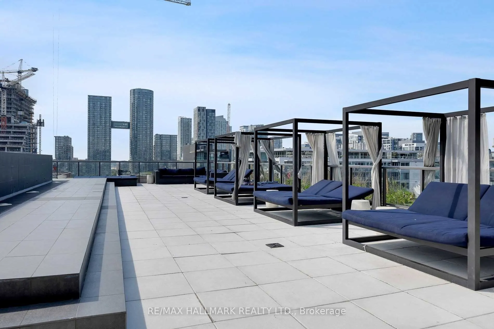 560 King Street W #419