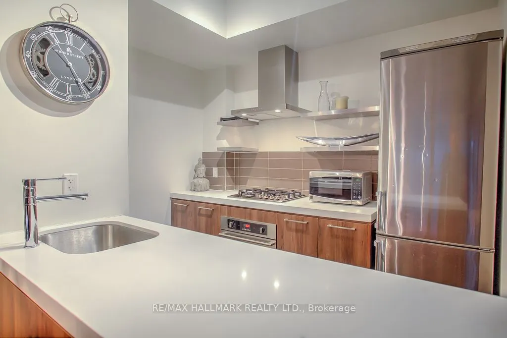 560 King Street W #419