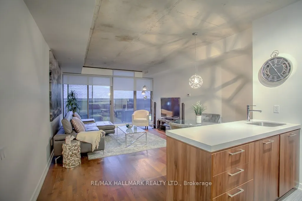 560 King Street W #419