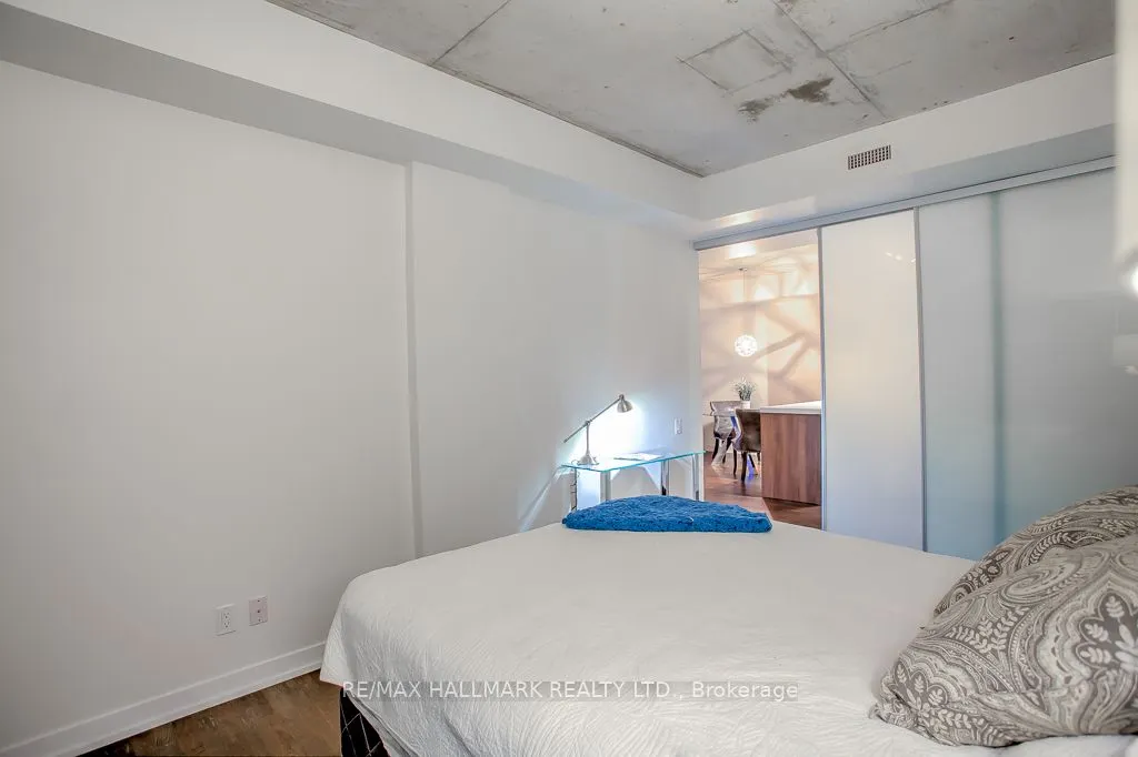 560 King Street W #419