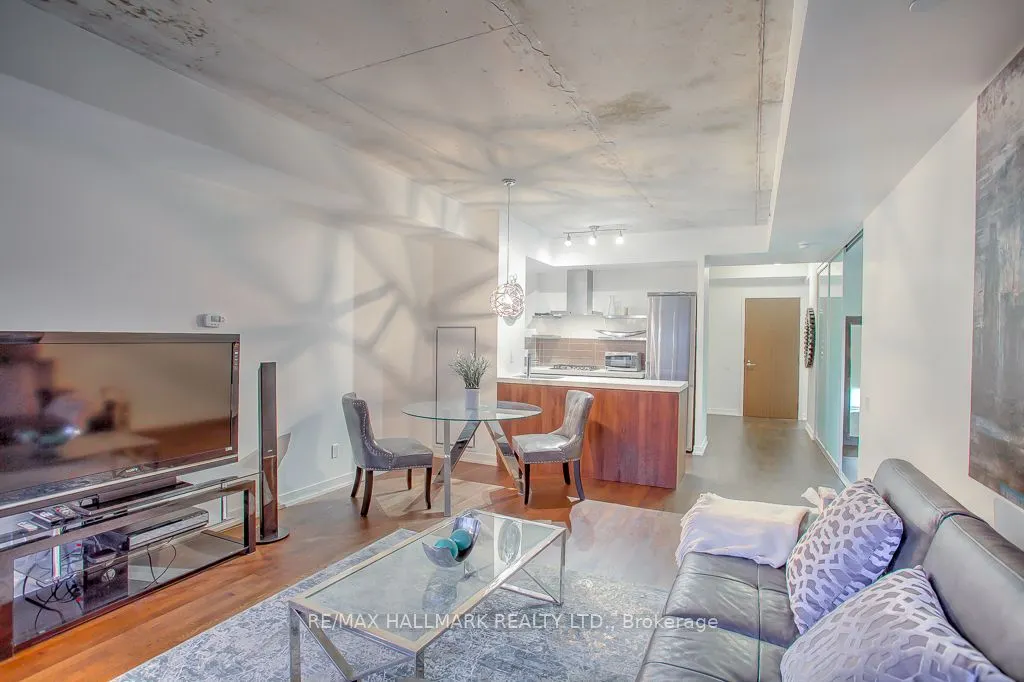 560 King Street W #419