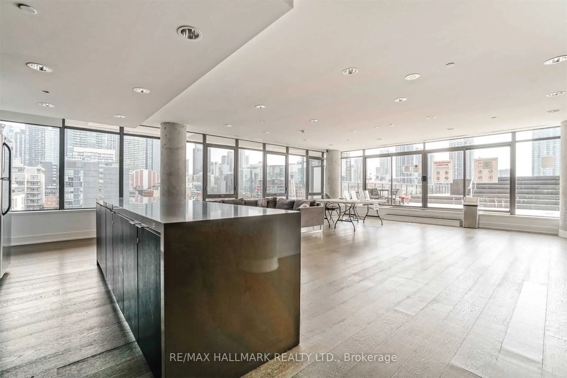 560 King Street W #419