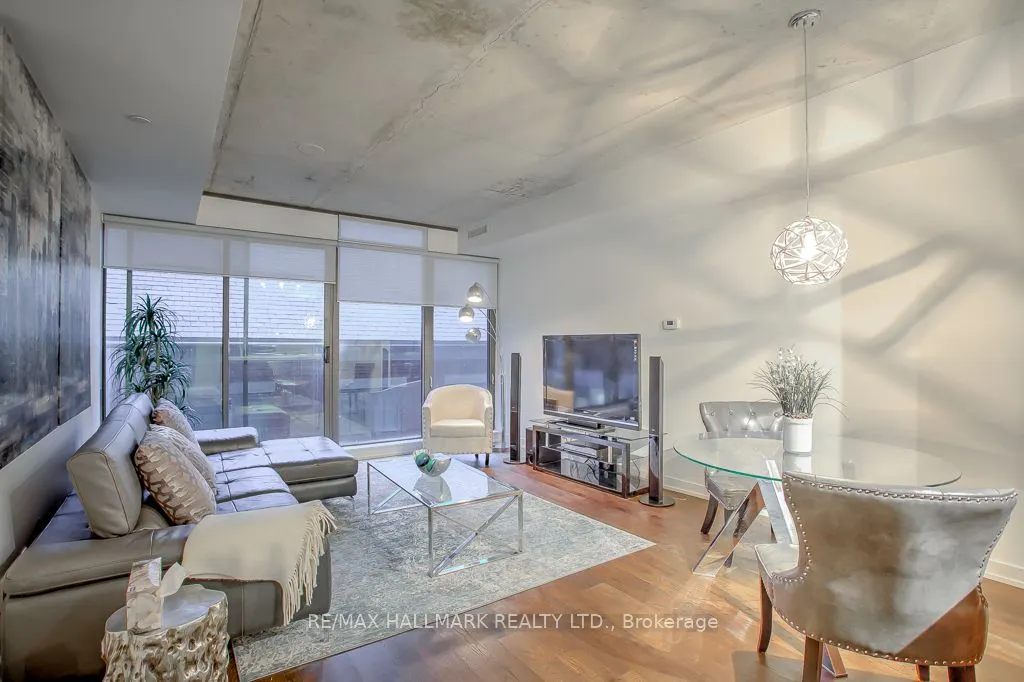 560 King Street W #419