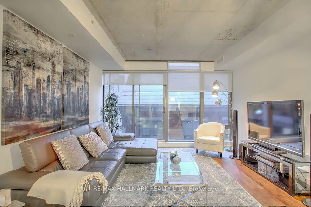 560 King Street W #419