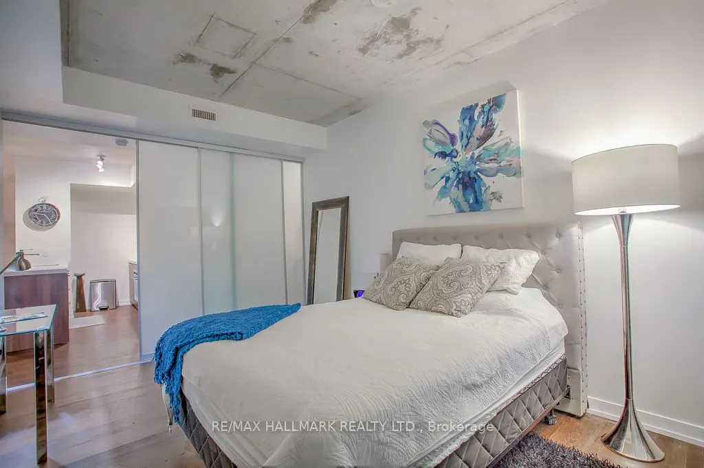 560 King Street W #419