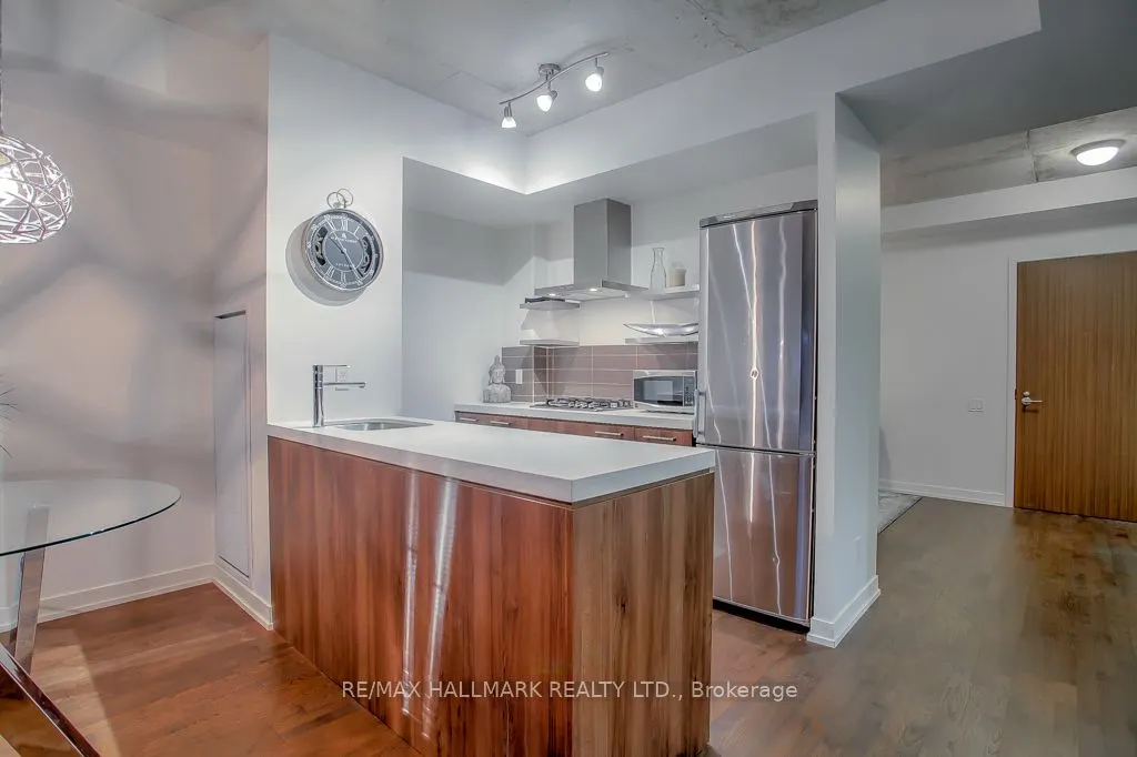 560 King Street W #419