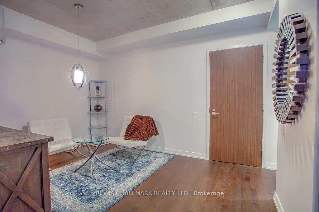 560 King Street W #419