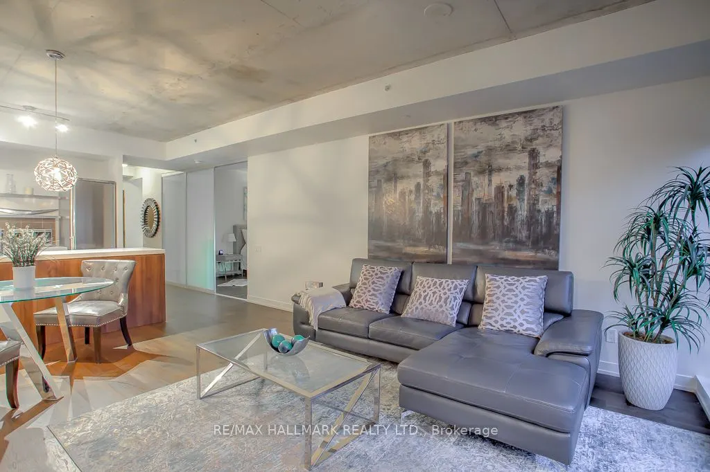 560 King Street W #419