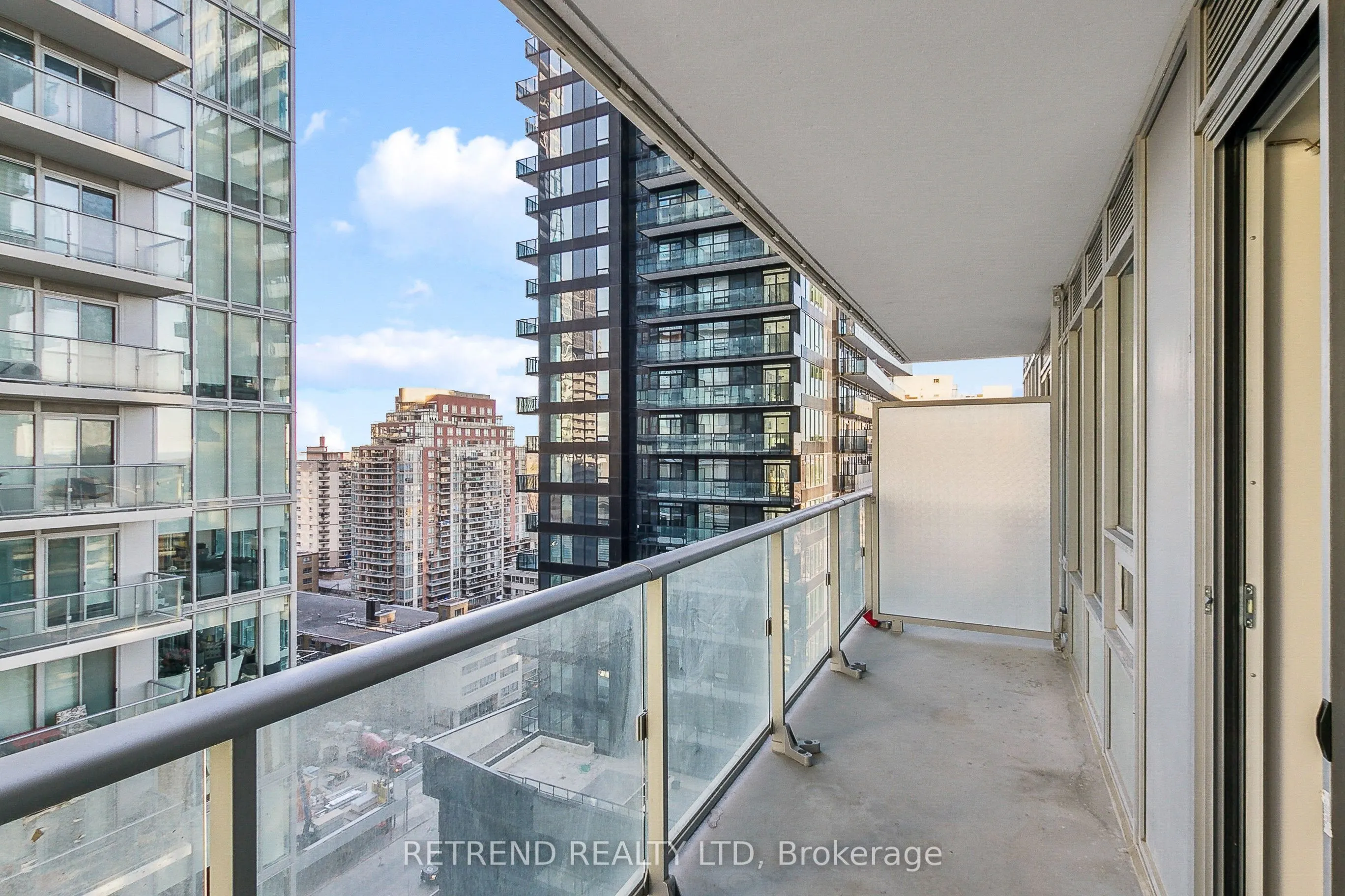 195 Redpath Avenue #1402