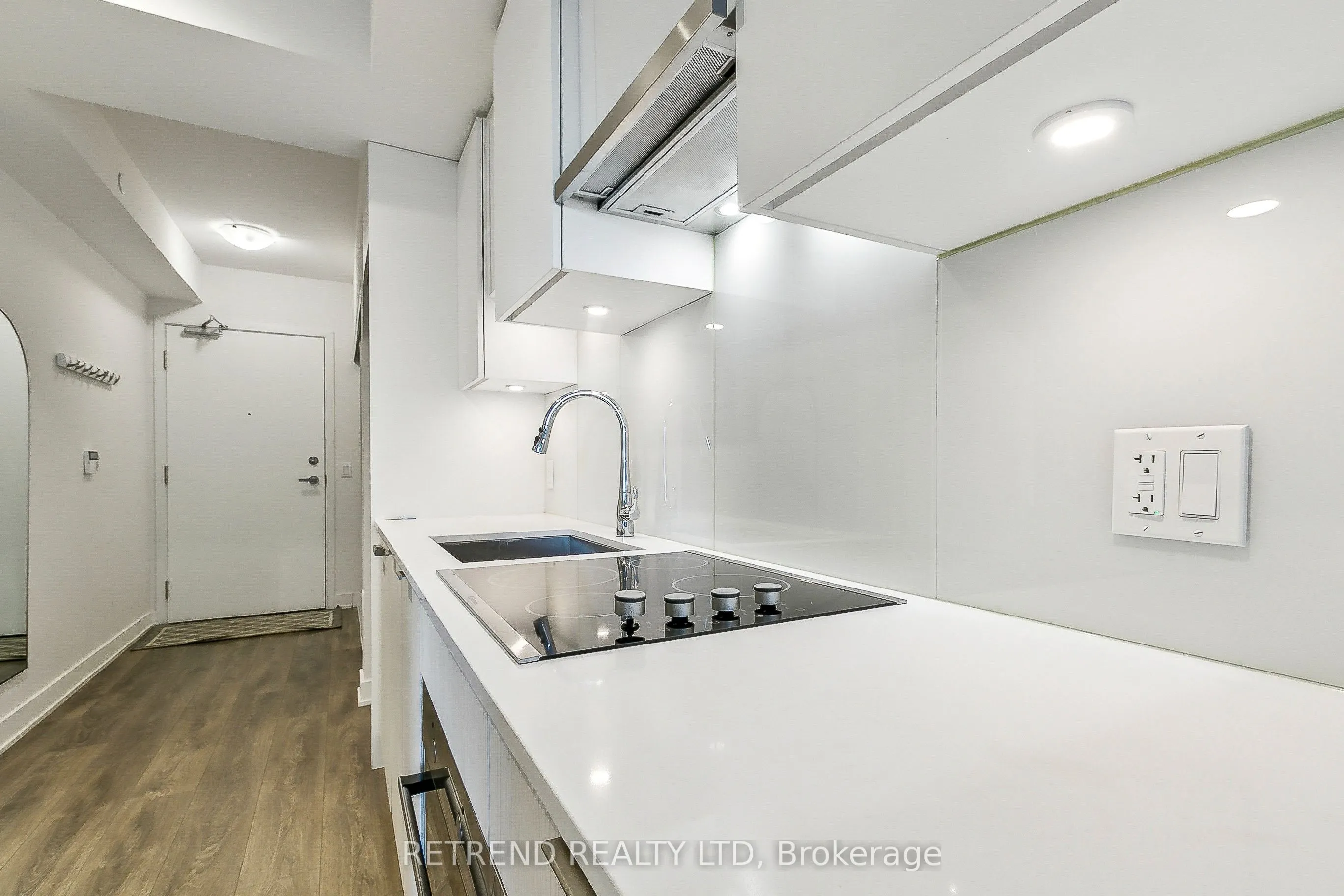 195 Redpath Avenue #1402