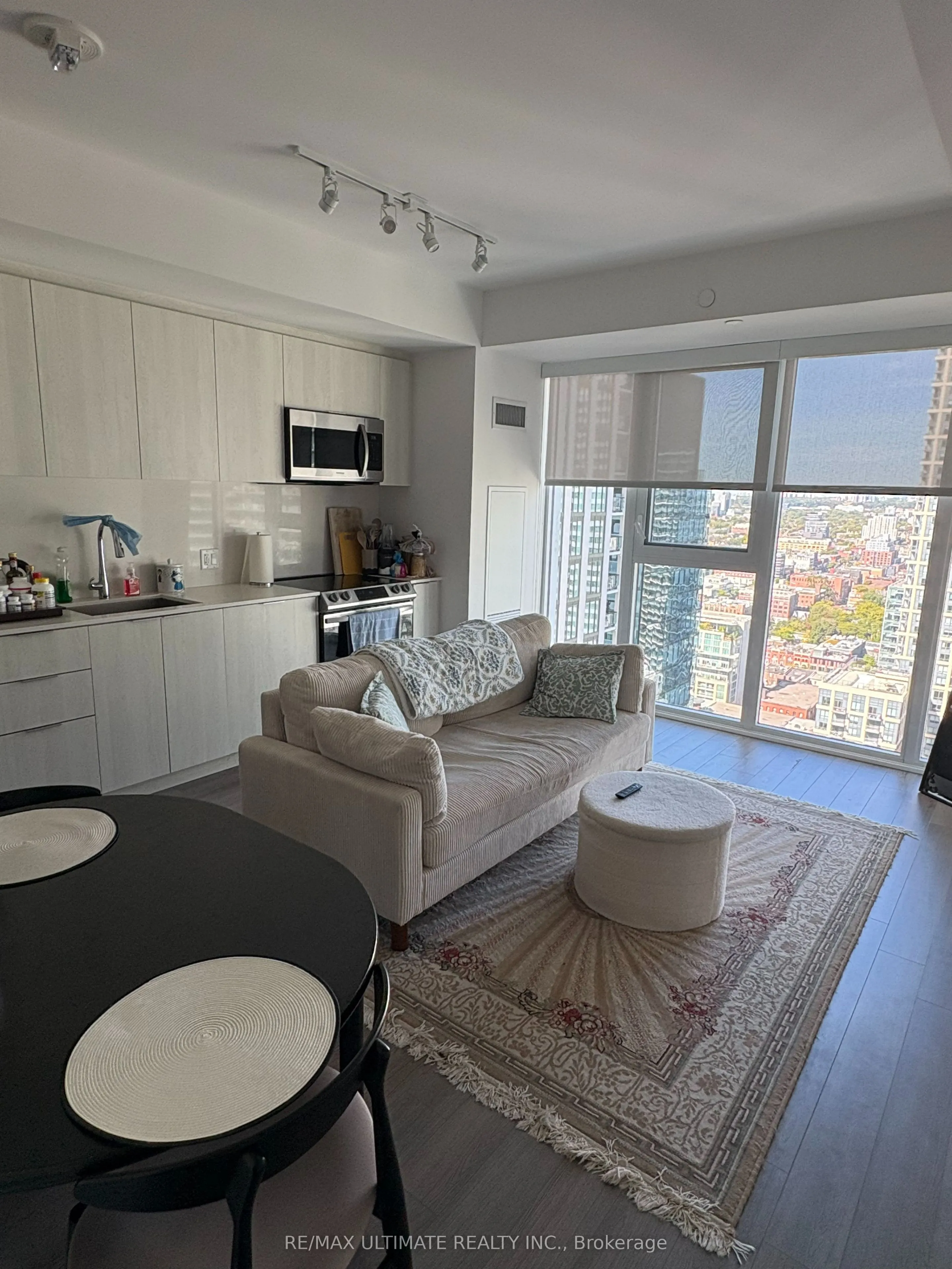 357 King Street #1904