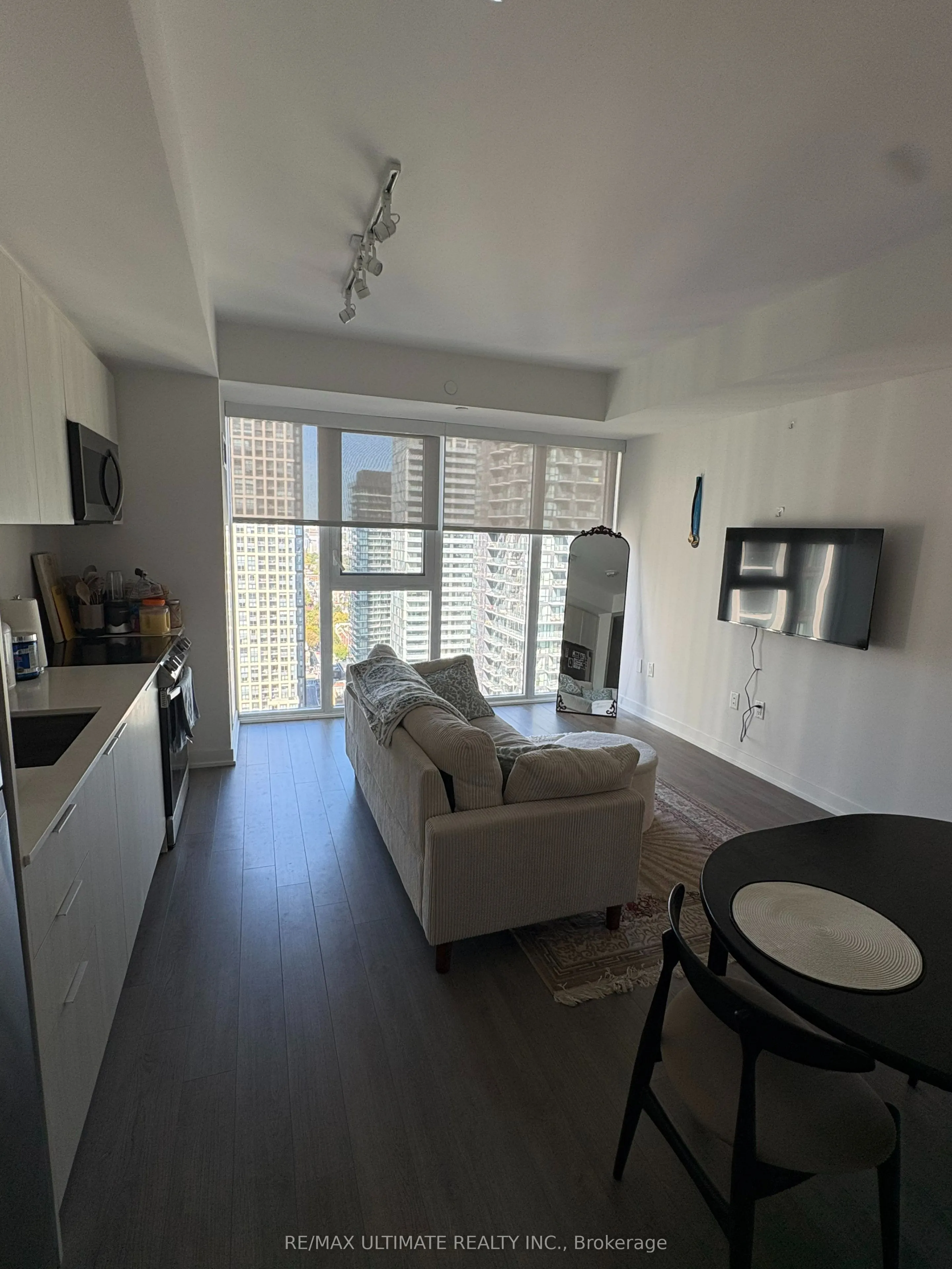 357 King Street #1904