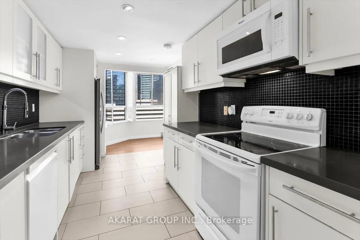 44 Gerrard Street W #1204