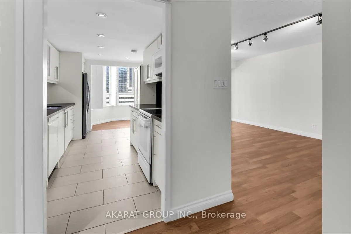 44 Gerrard Street W #1204