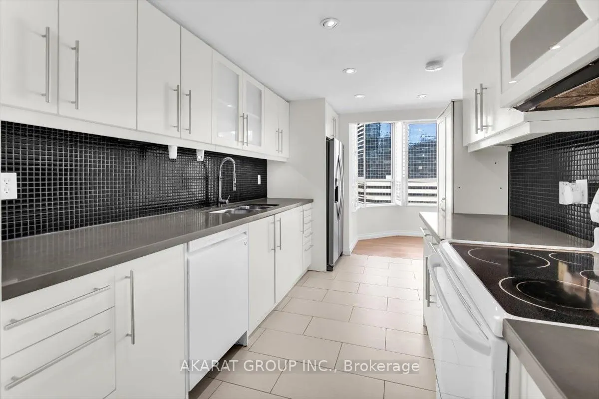44 Gerrard Street W #1204