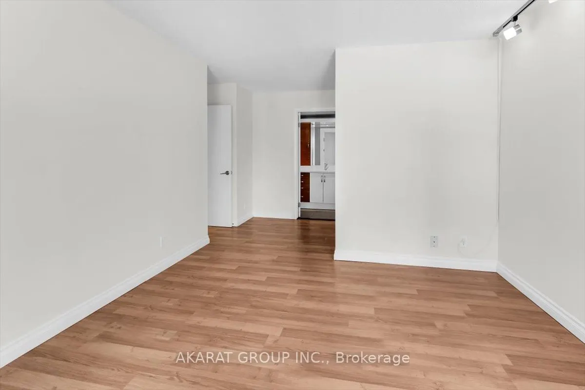 44 Gerrard Street W #1204
