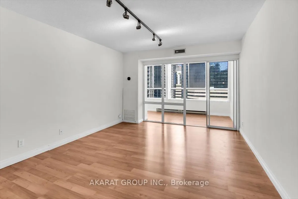 44 Gerrard Street W #1204