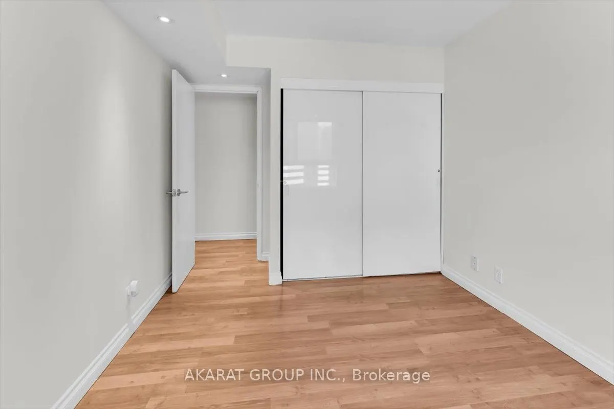 44 Gerrard Street W #1204