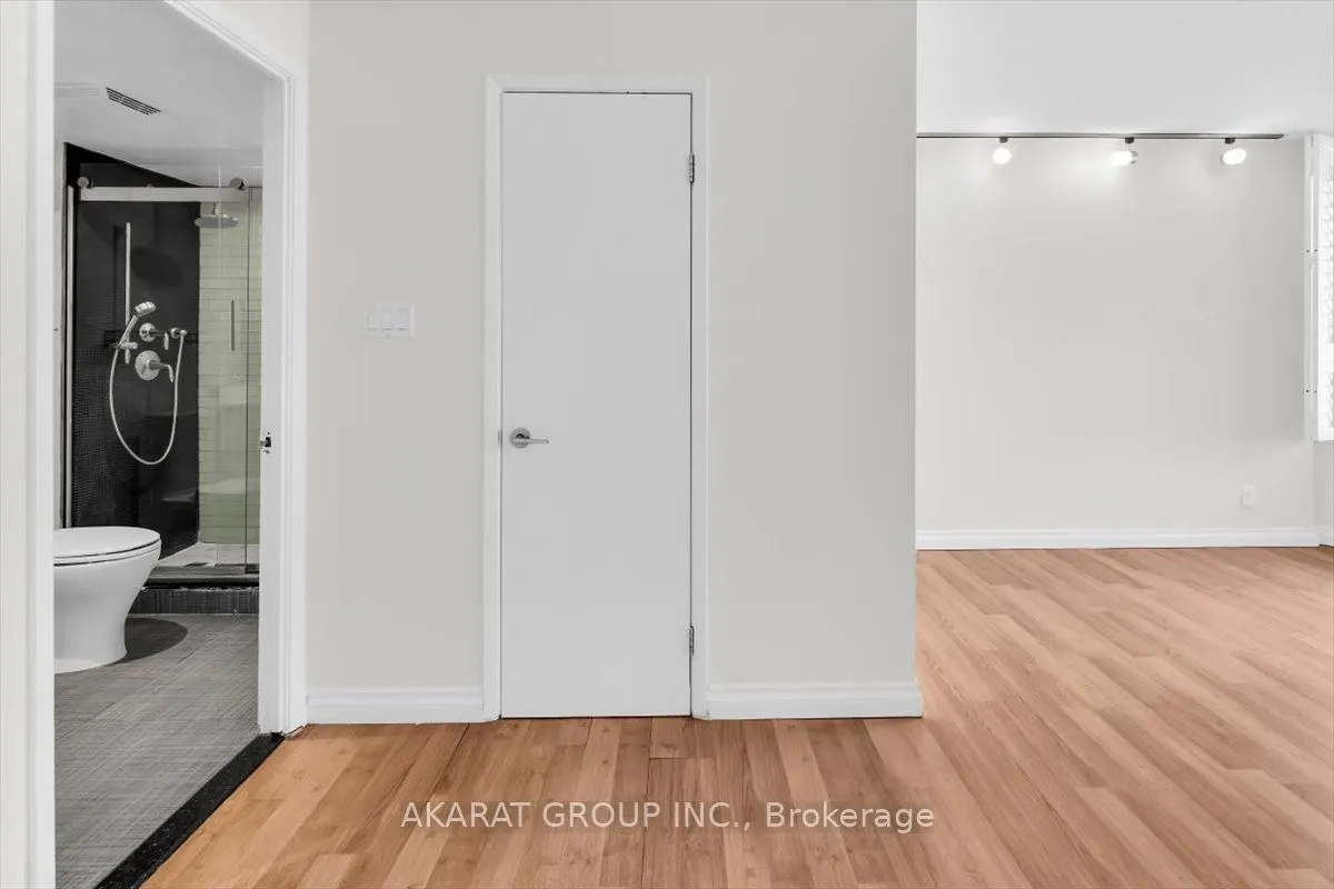 44 Gerrard Street W #1204