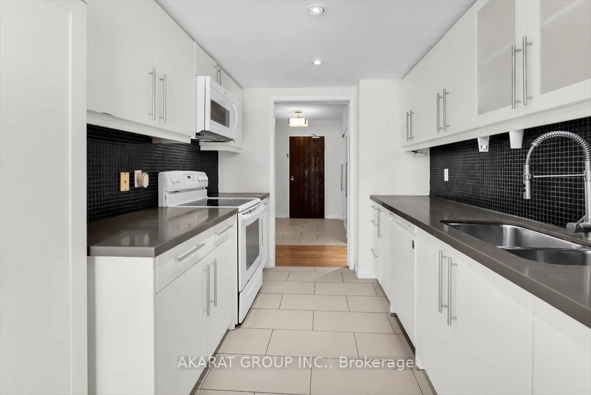 44 Gerrard Street W #1204