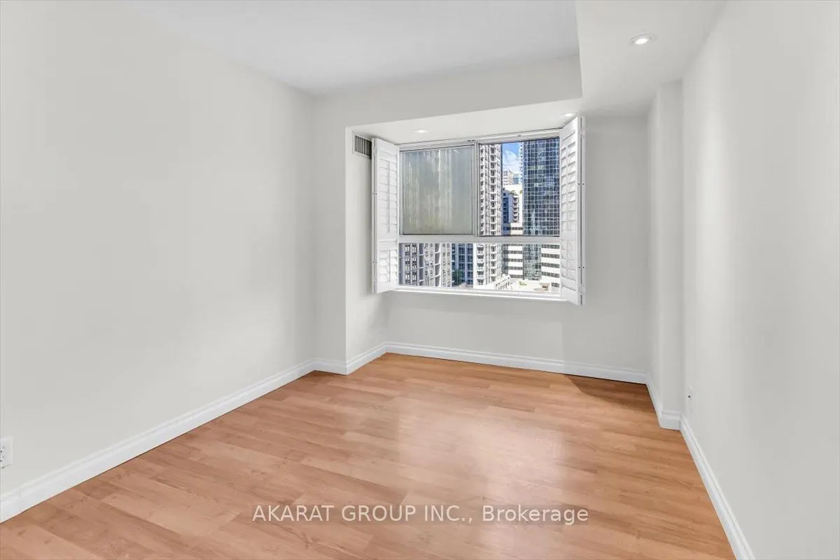 44 Gerrard Street W #1204