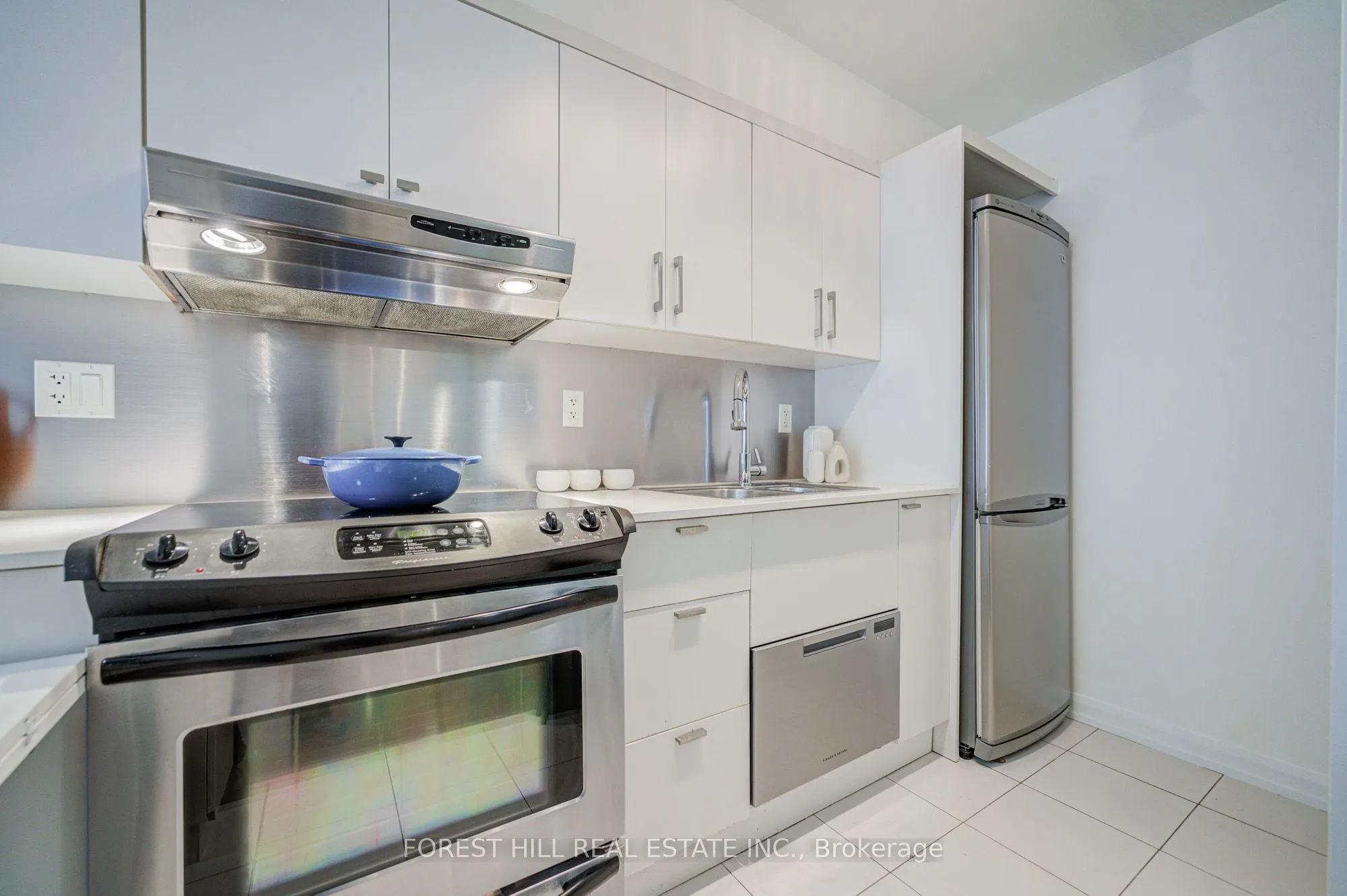 111 Elizabeth Street #917