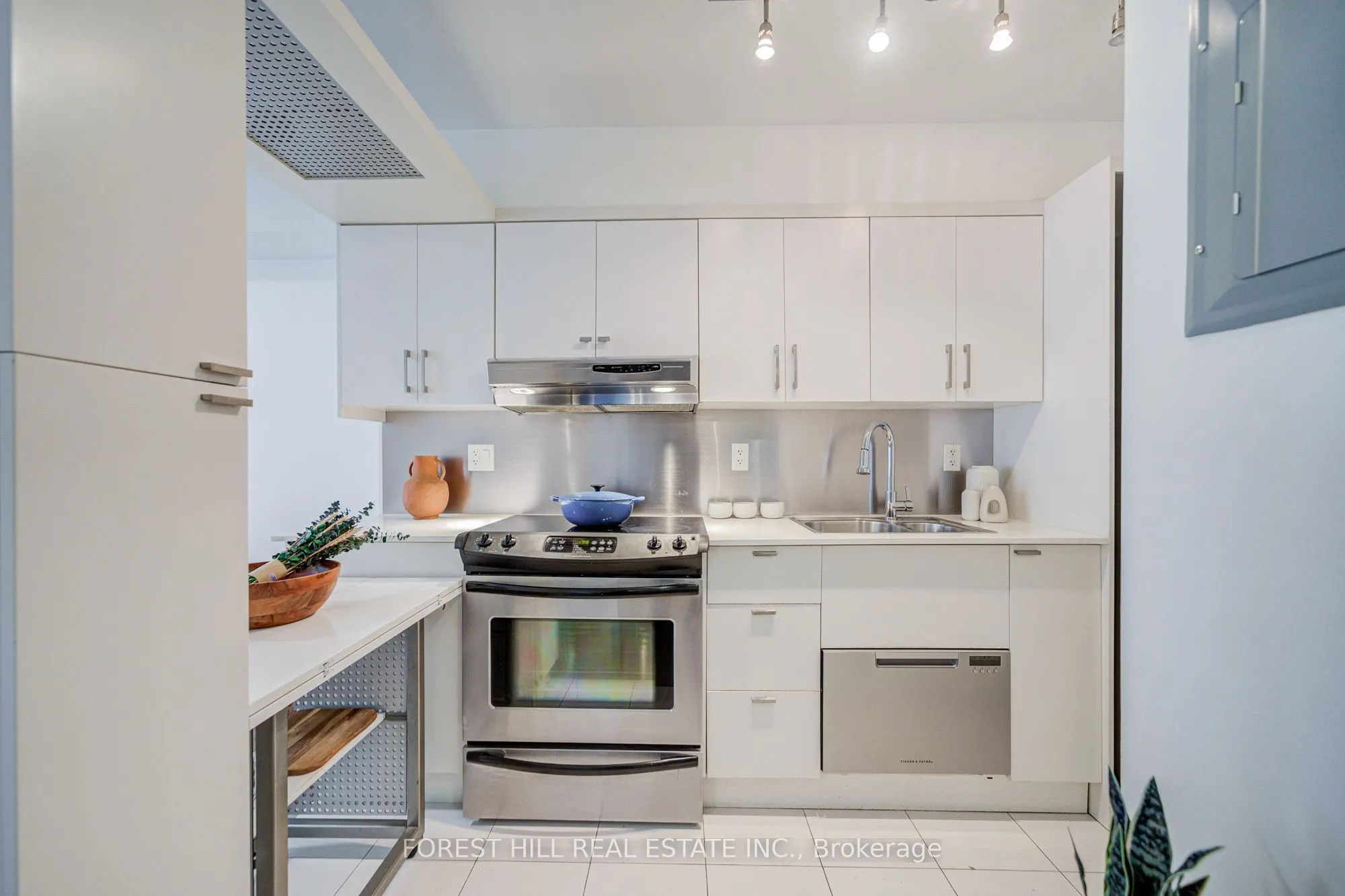 111 Elizabeth Street #917