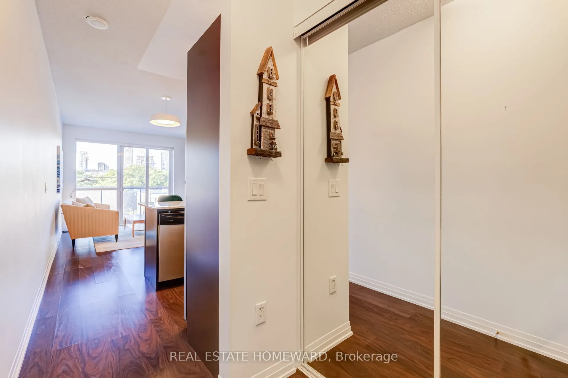 1 Cole Street #412